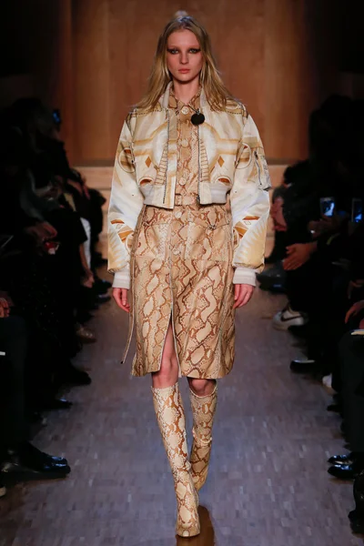 Look 19